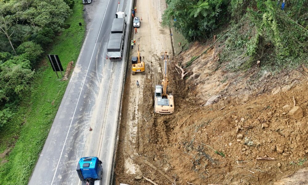 EPR Litoral Pioneiro remove mais de 2 mil m³ de material da BR-277 em menos de 24 horas