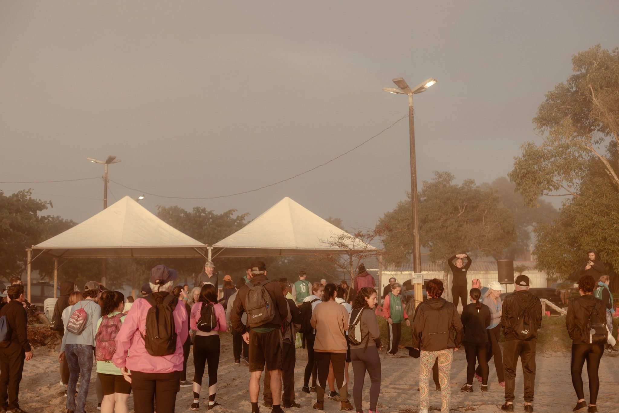 Circuito Caiçara reúne centenas de participantes em caminhada ecológica em Pontal do Sul