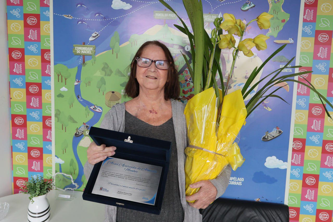 Servidora Araci Munhoz encerra carreira e é homenageada pela Prefeitura de Pontal do Paraná