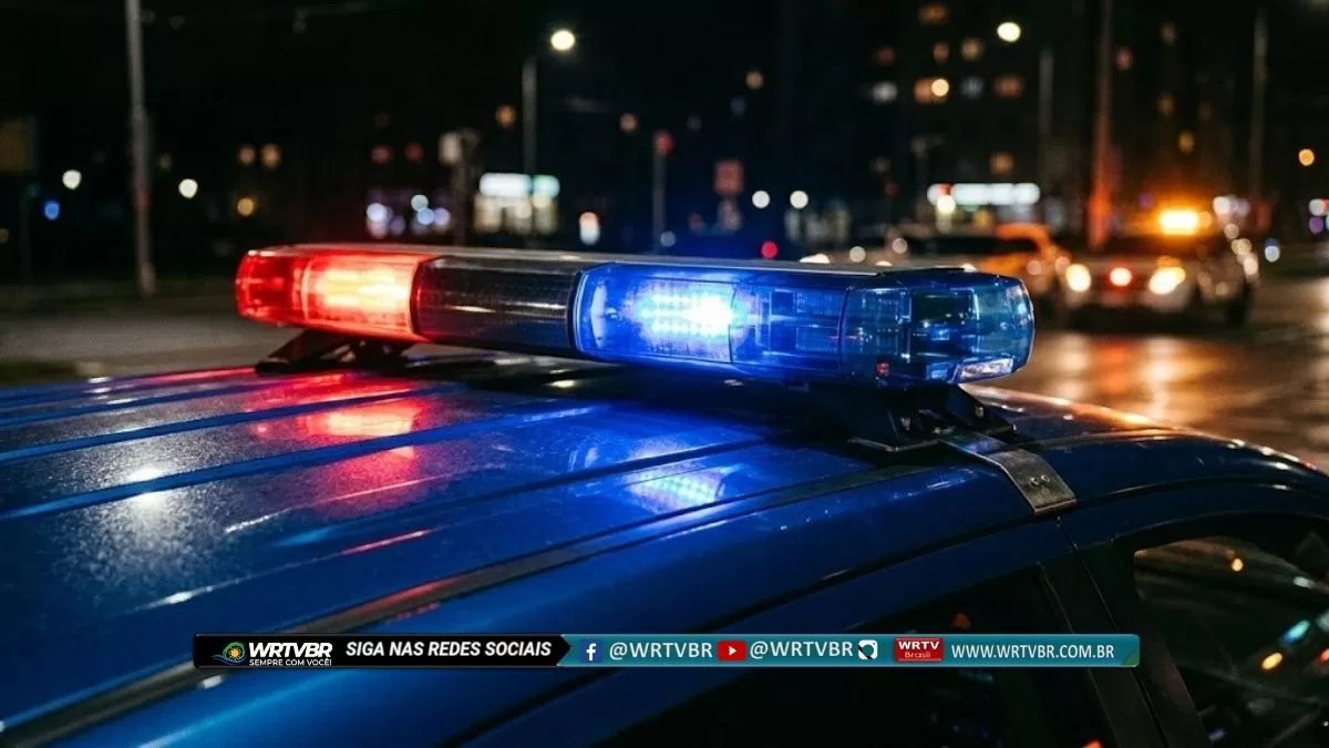 Viatura do 35º Batalhão da PM patrulhando as ruas para garantir a segurança da população no litoral.